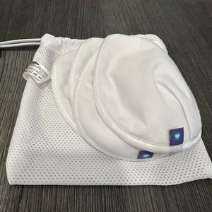 Set of 4 Lacinosh washable reusable breast pads w/ wash bag - new and never used